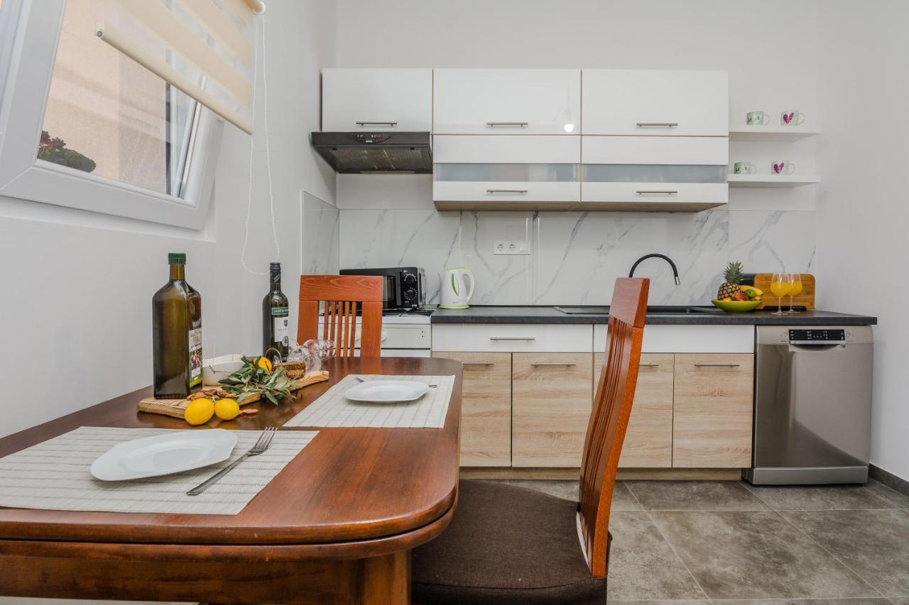 Lovely Apartment M&K In Peaceful Area - Zadar Exterior foto