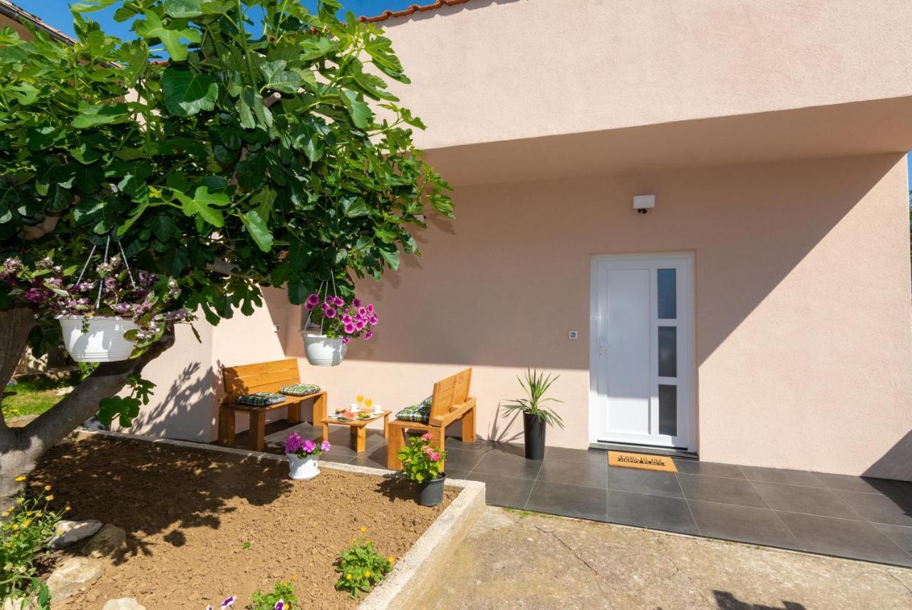 Lovely Apartment M&K In Peaceful Area - Zadar Exterior foto