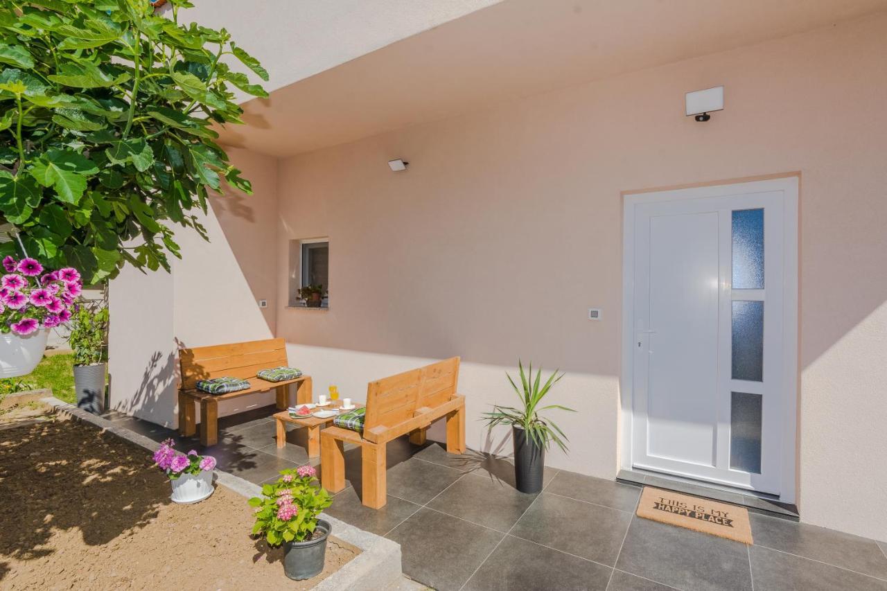 Lovely Apartment M&K In Peaceful Area - Zadar Exterior foto
